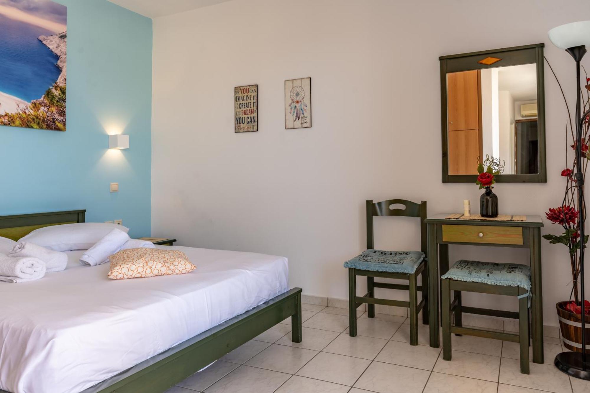 זקינטוס טאון Seafront Spirit Suites חדר תמונה